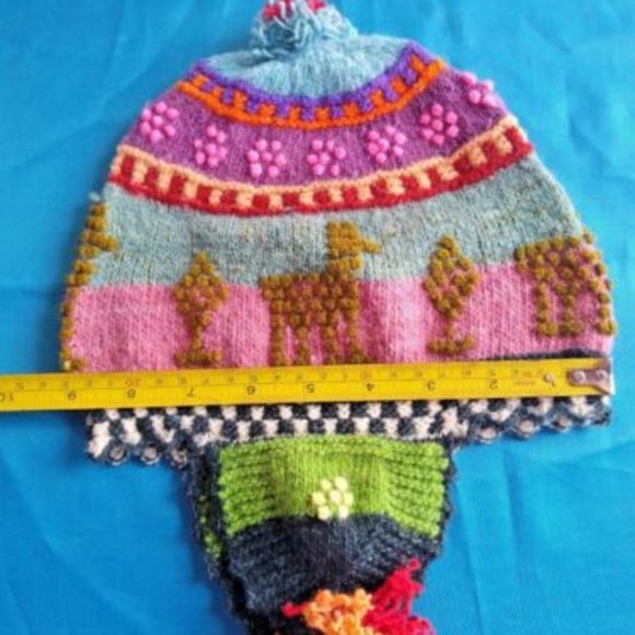 Peruvian ceremonial Andean chullo woven in sheep wool - Picture 9 of 10